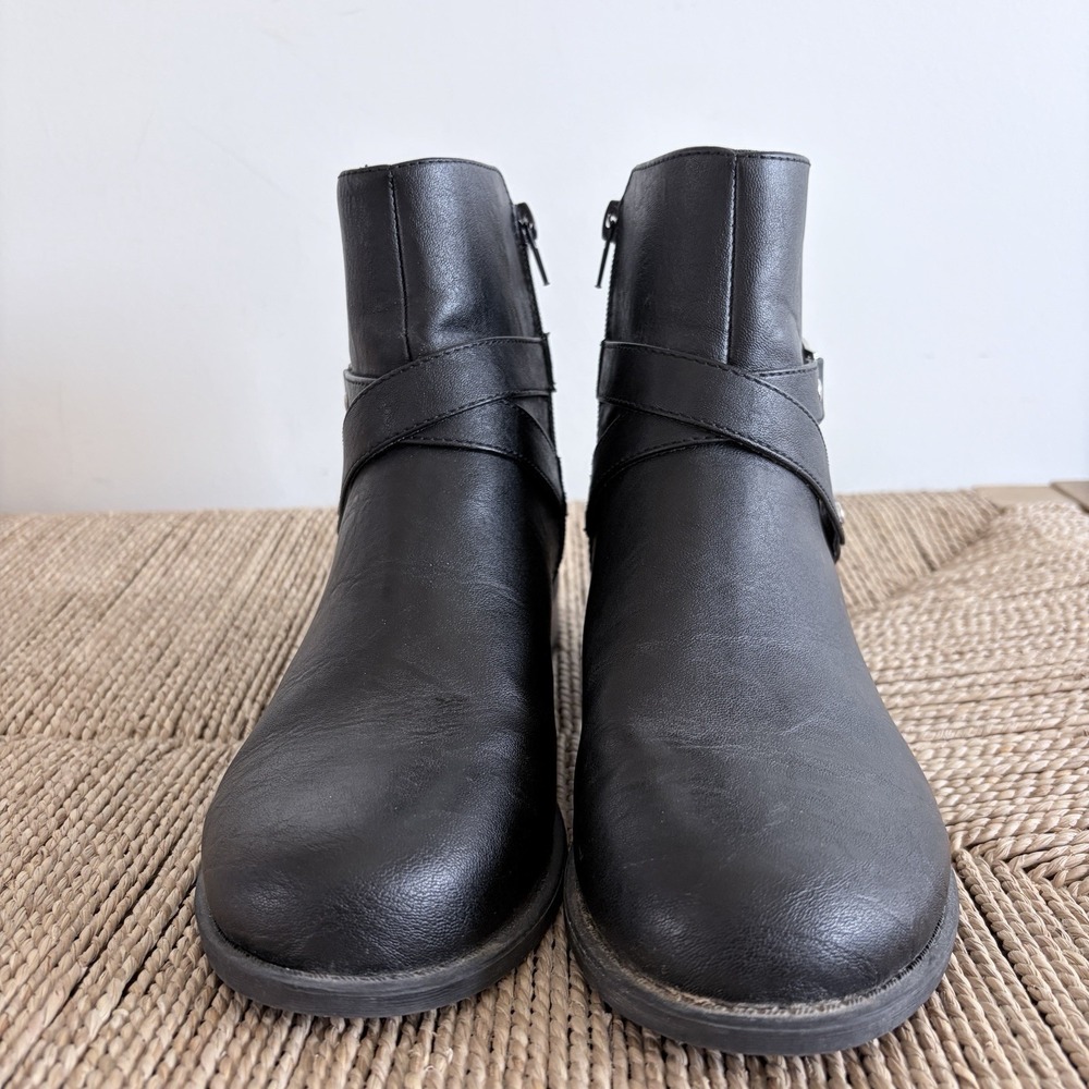 Guess Women Black Faux Leather Ankle Booties Sz 8.5 Harness Moto Biker Grunge - Picture 2 of 8
